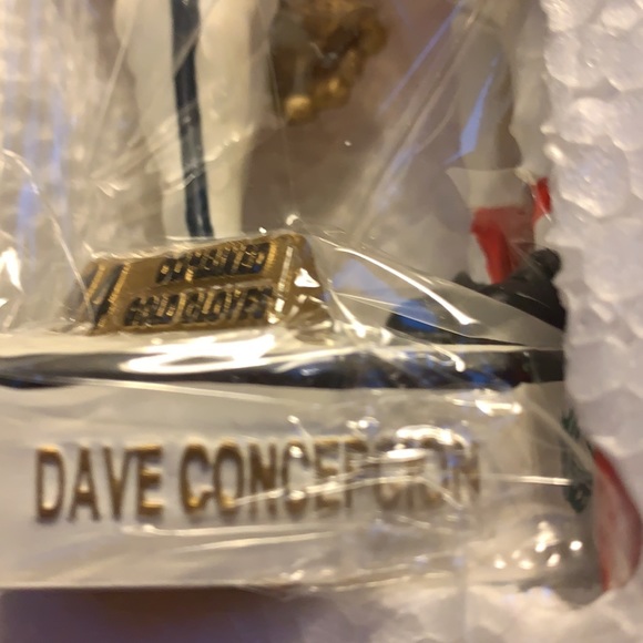 MLB dual bobble head #13 Vizquel & Concepcion gold glove SS. New in box. - Picture 4 of 8